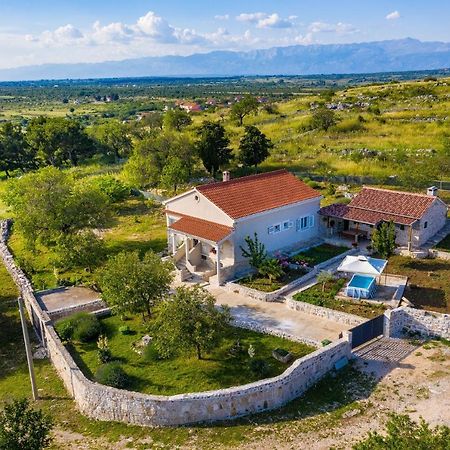 Holiday Home Ante With Beautiful Private Garden Nadin Екстериор снимка