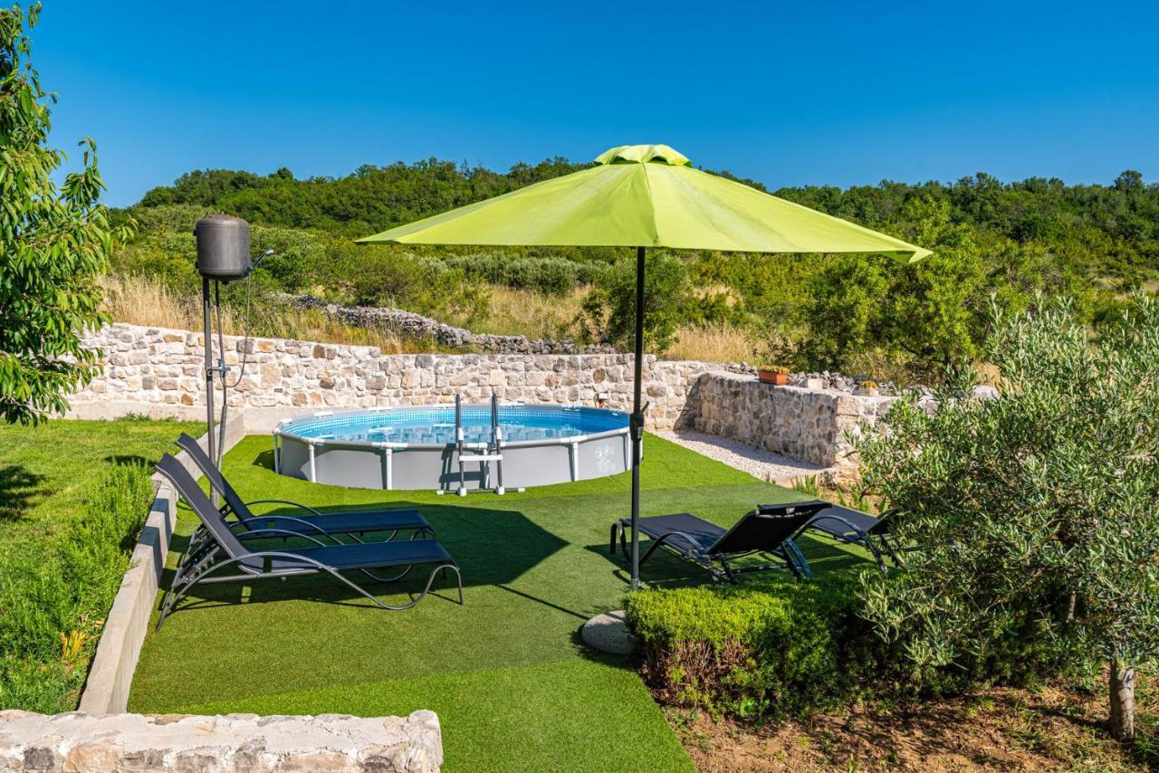 Holiday Home Ante With Beautiful Private Garden Nadin Екстериор снимка