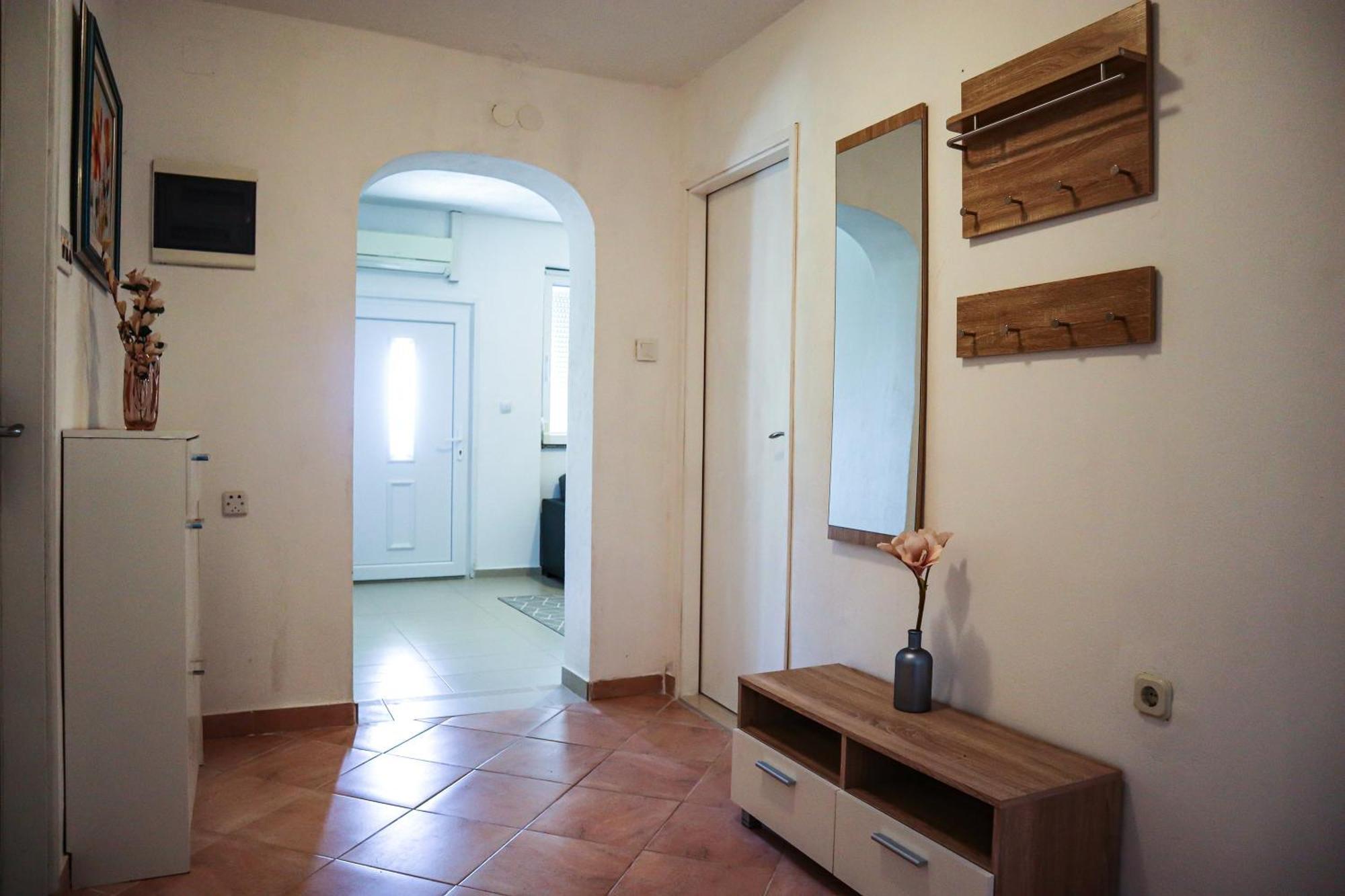 Holiday Home Ante With Beautiful Private Garden Nadin Екстериор снимка