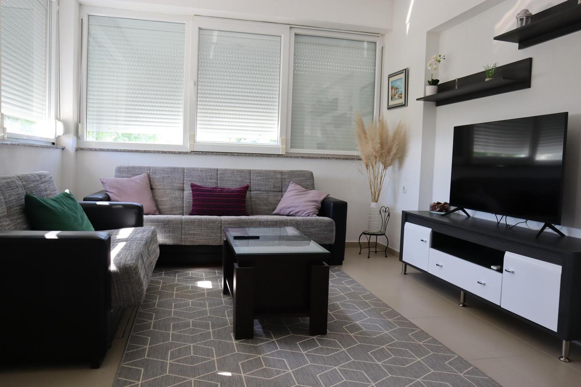 Holiday Home Ante With Beautiful Private Garden Nadin Екстериор снимка