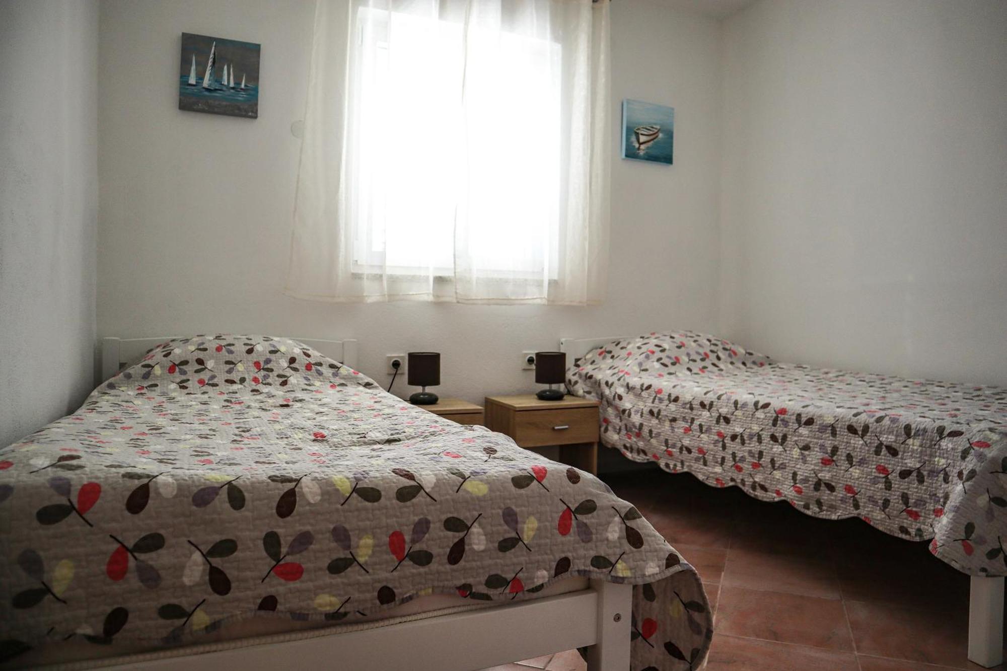Holiday Home Ante With Beautiful Private Garden Nadin Екстериор снимка