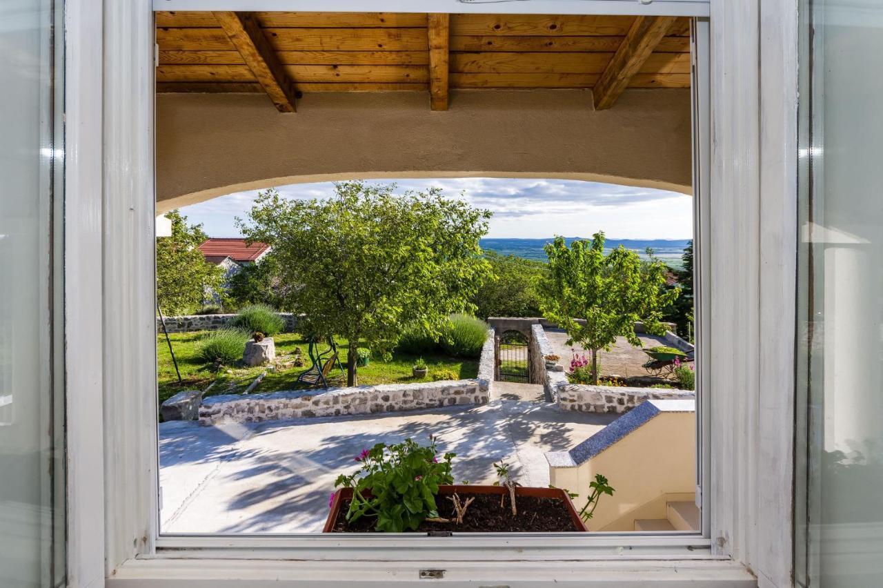 Holiday Home Ante With Beautiful Private Garden Nadin Екстериор снимка