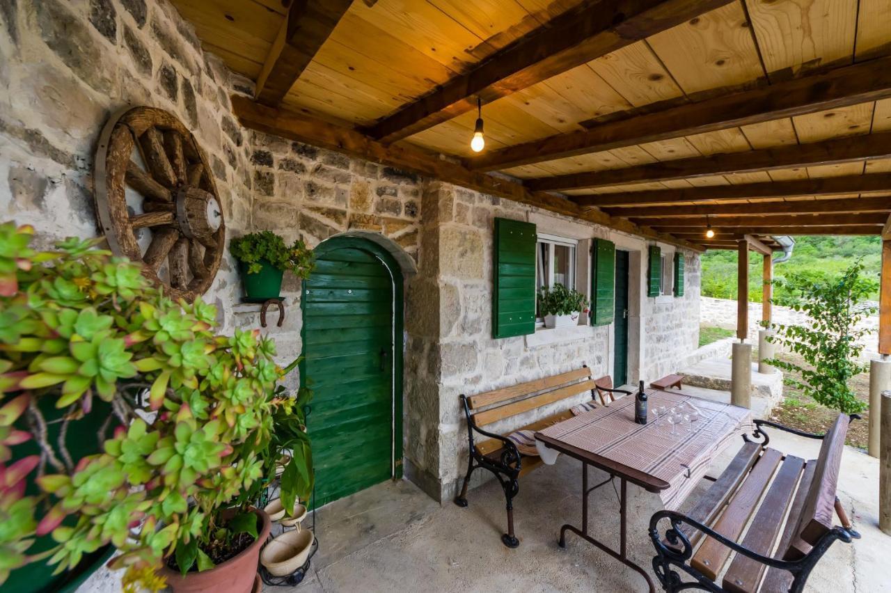Holiday Home Ante With Beautiful Private Garden Nadin Екстериор снимка
