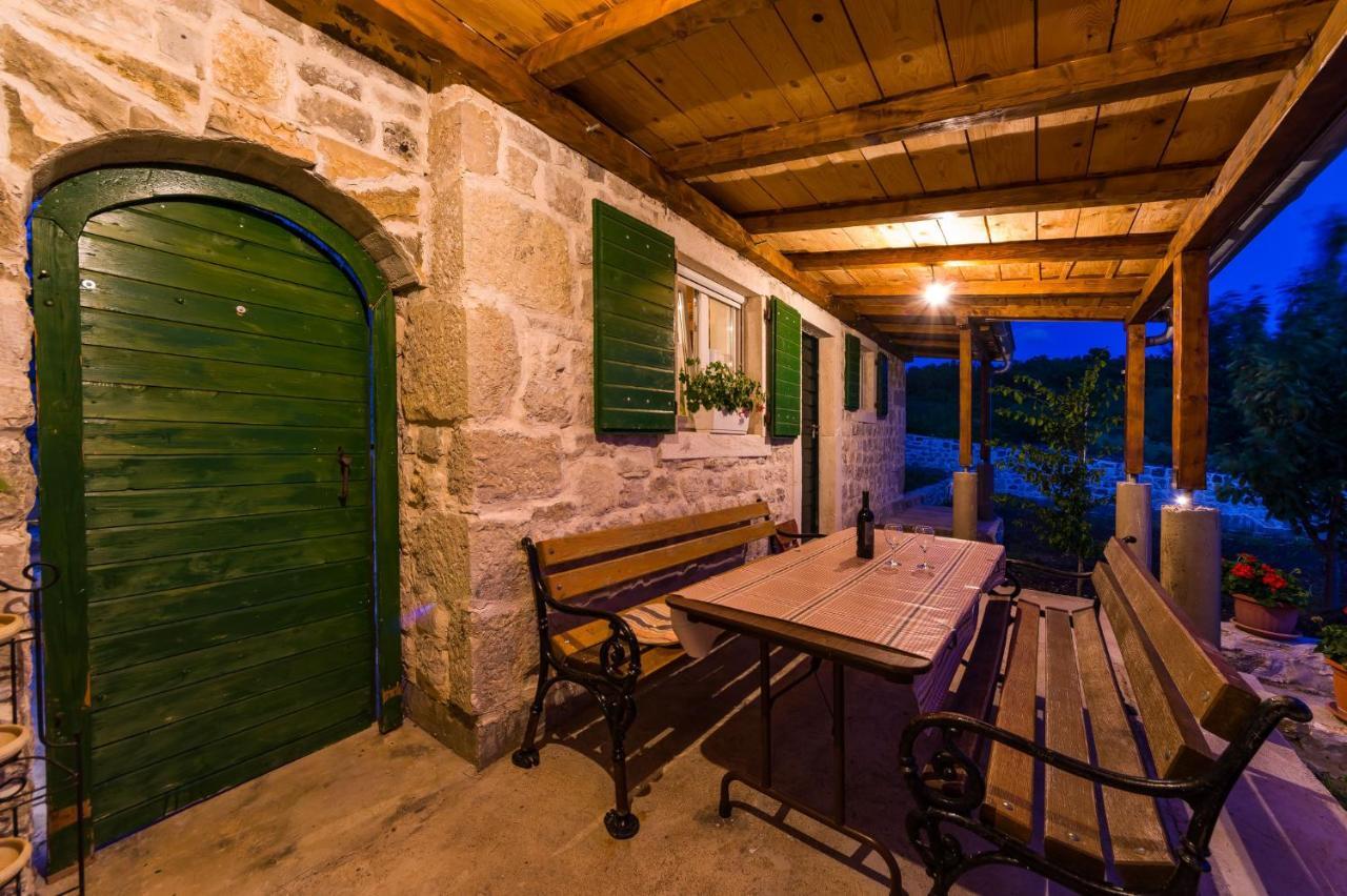 Holiday Home Ante With Beautiful Private Garden Nadin Екстериор снимка