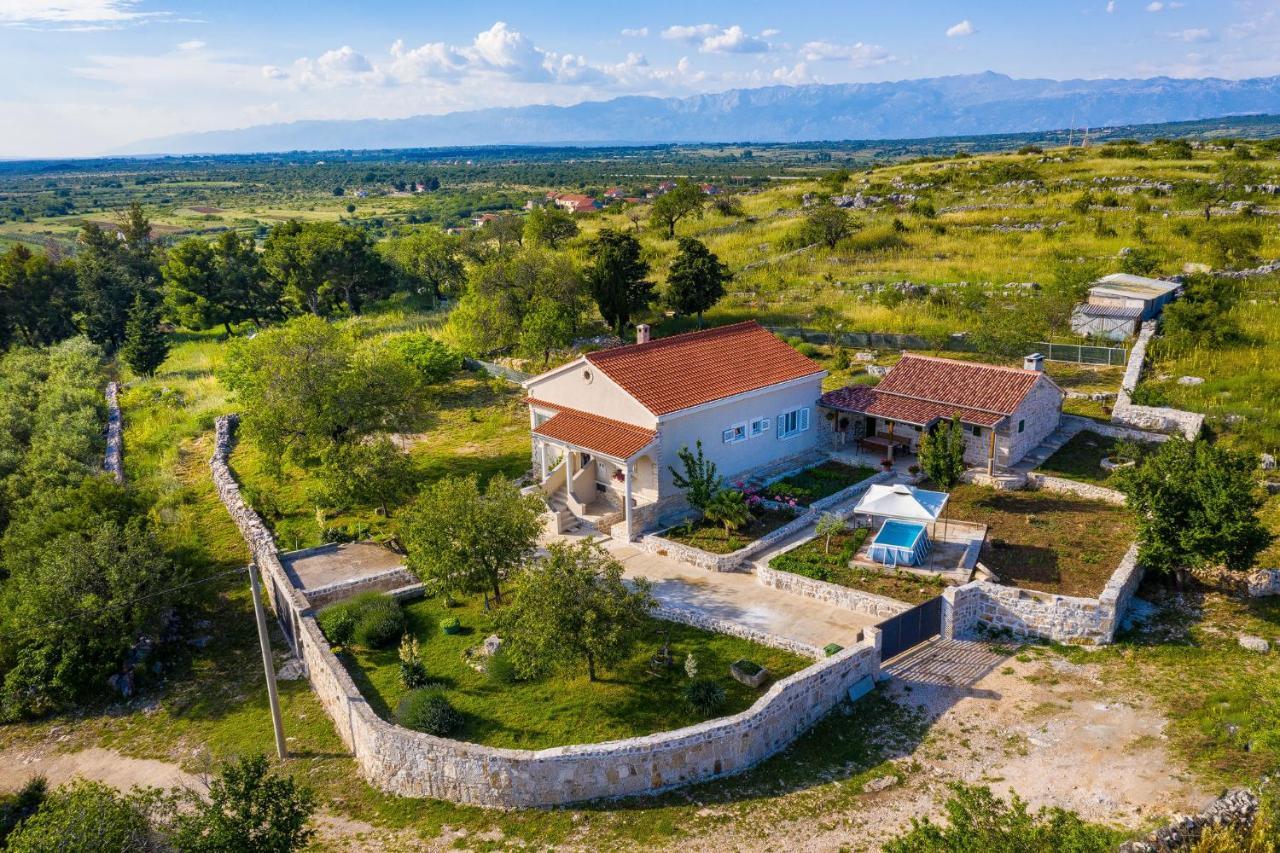 Holiday Home Ante With Beautiful Private Garden Nadin Екстериор снимка